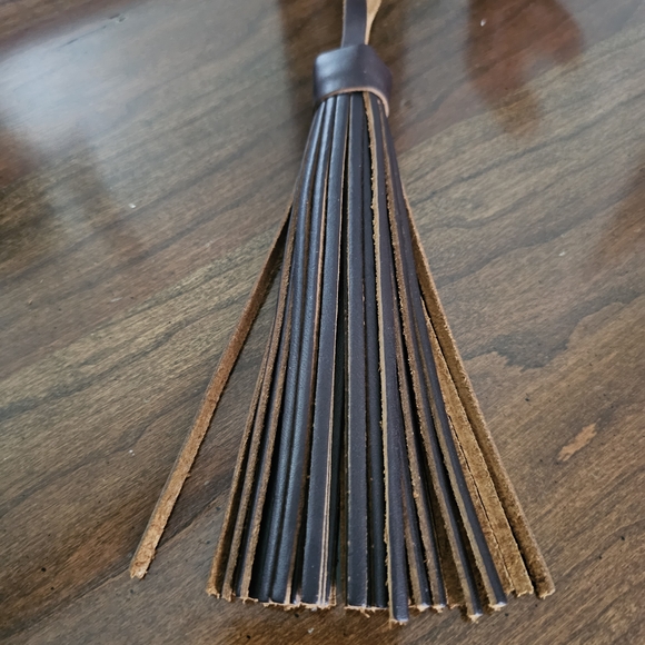 NWOT Portland Leather Jumbo Tassel in Grizzly - Picture 3 of 4